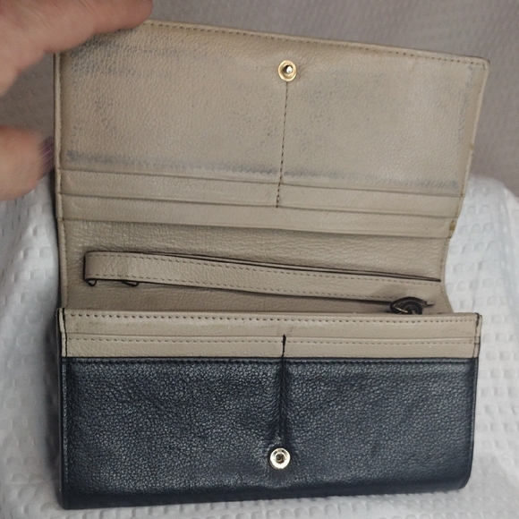 Kate Spade Black and Cream Bow Wallet - Picture 12 of 15